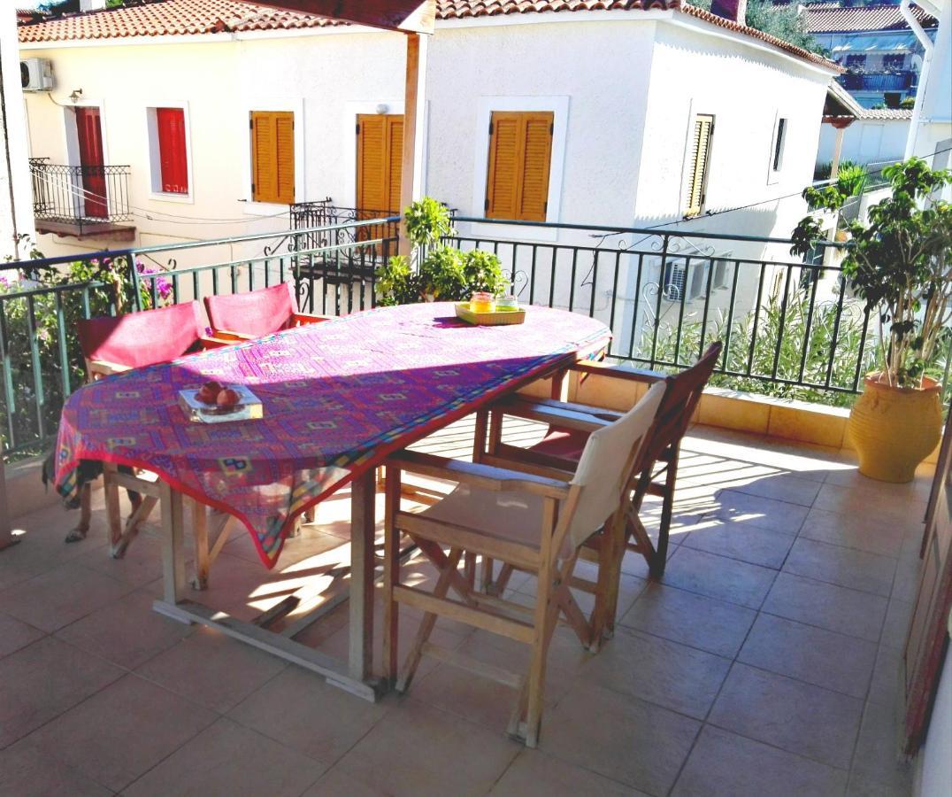 Cosy House In Galaxidi Apartment Bagian luar foto