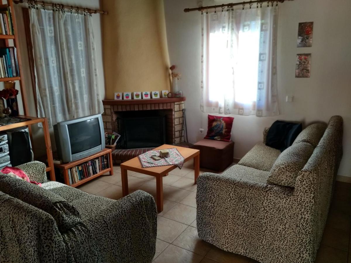 Cosy House In Galaxidi Apartment Bagian luar foto