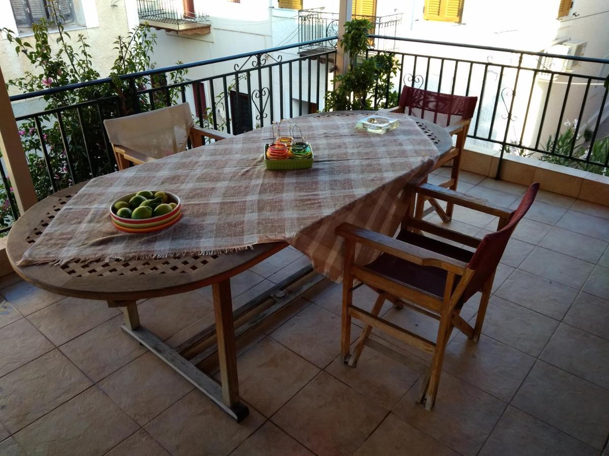 Cosy House In Galaxidi Apartment Bagian luar foto